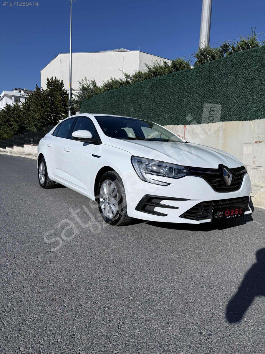 ÖZEL'DEN HATASIZ BOYASIZ DEĞİŞENSİZ MEGANE