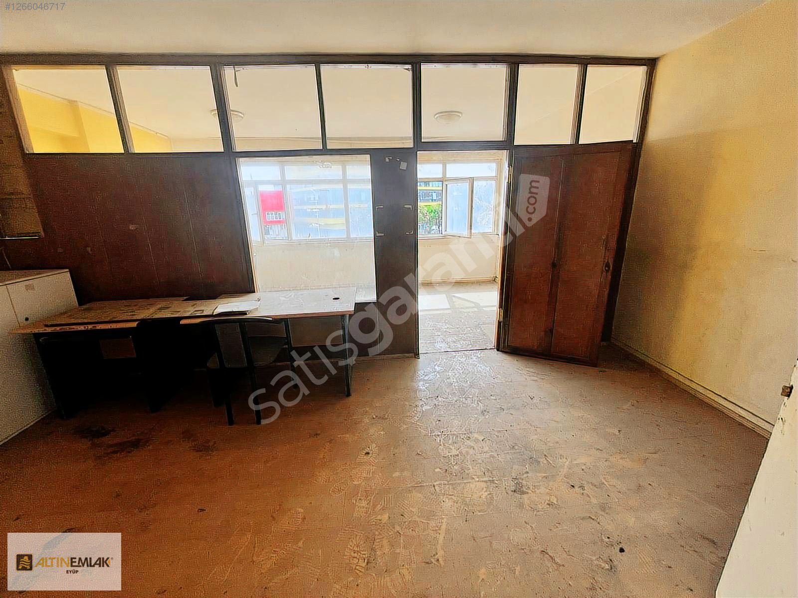 TOPÇULAR RAMİ KIŞLA CADDESİ ÜZERİ KİRALIK İŞYERİ