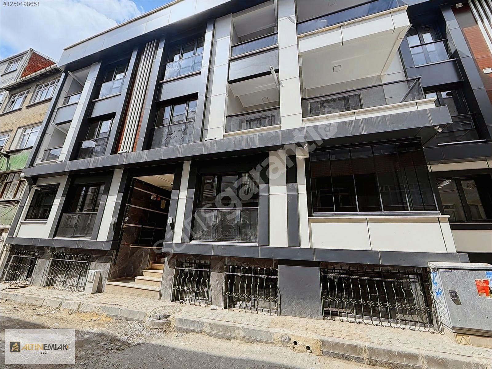 EYÜP RAMİ YENİ MAHALLEDE SATILIK DUBLEKS DAİRE