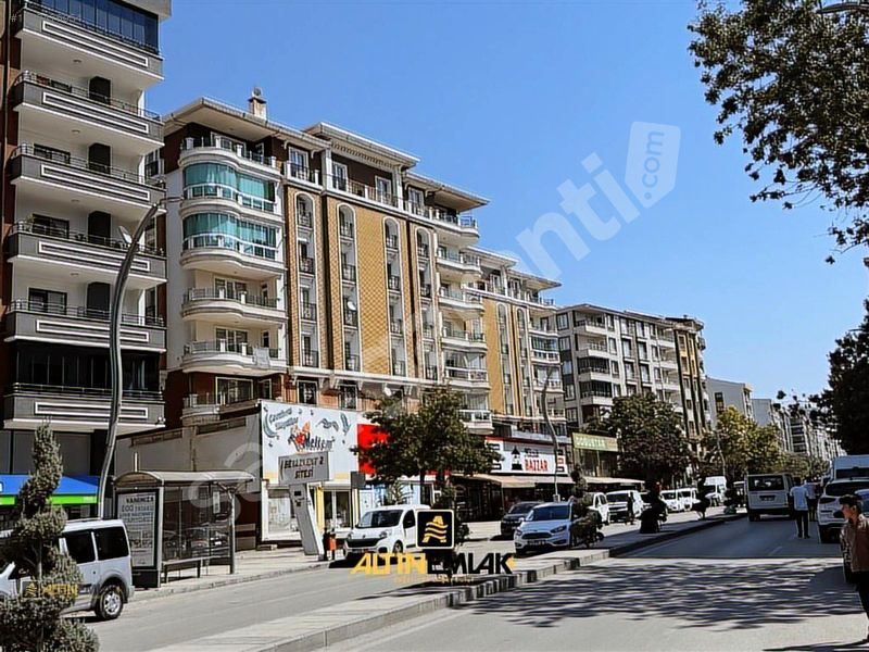 ALTIN EMLAK'TAN SIHKE CADDESİNDE SATILIK 4+1 LÜKS DAİRE
