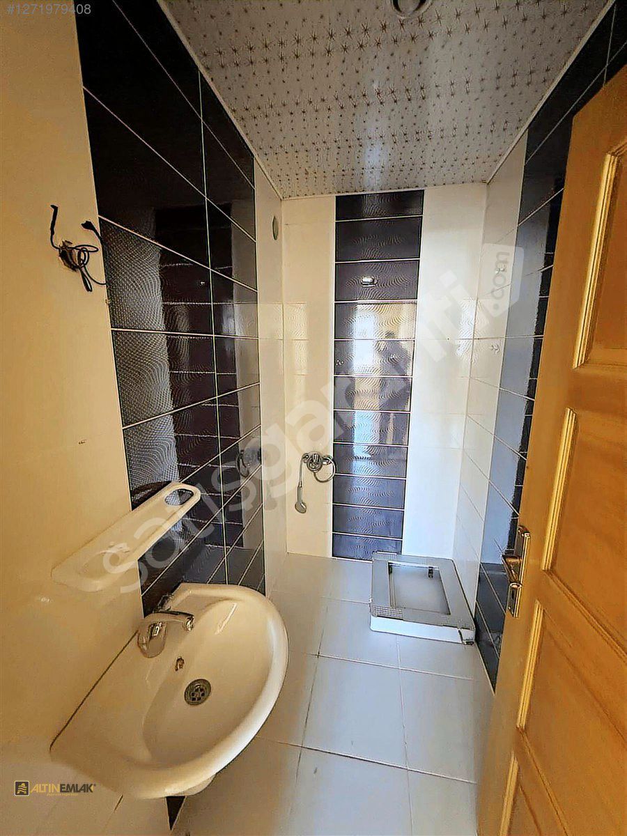 ALTIN EMLAK'TAN ÖĞRETMEN EVİ KARŞISIN'DA 3+1 DAİRE KIRALIK'TIR