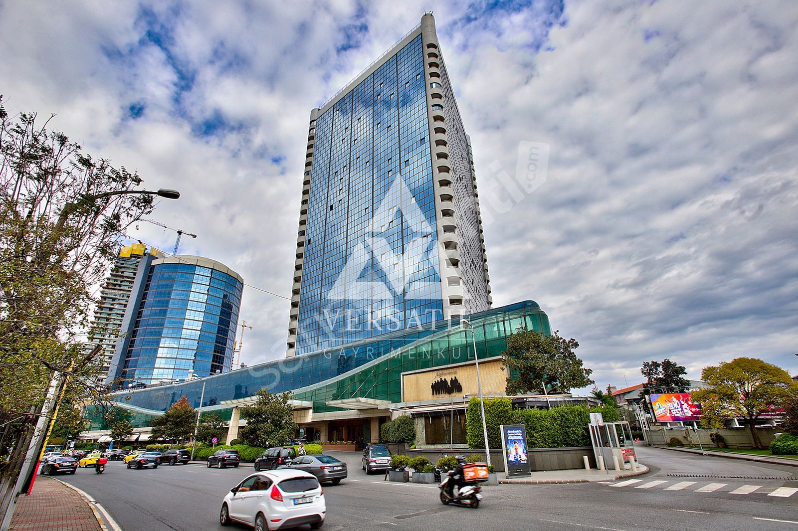 Akmerkez Residence'da 250 M2 Eşsiz Manzaralı Ofise-Konuta