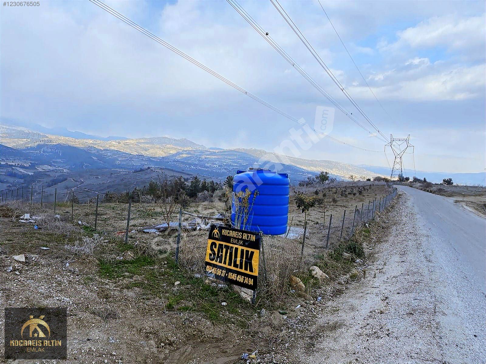 Deniz ve şehir manzaralı 11.280 m2 zeytin bahçesi