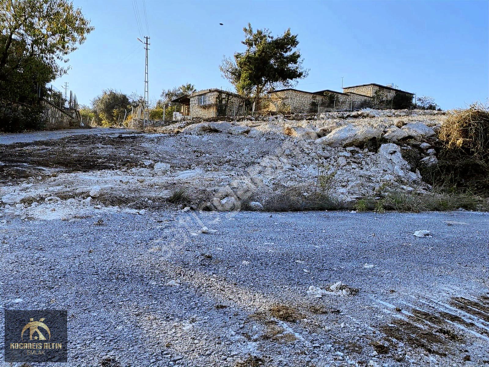 2 kata imarlı 1000 metre²arsa.