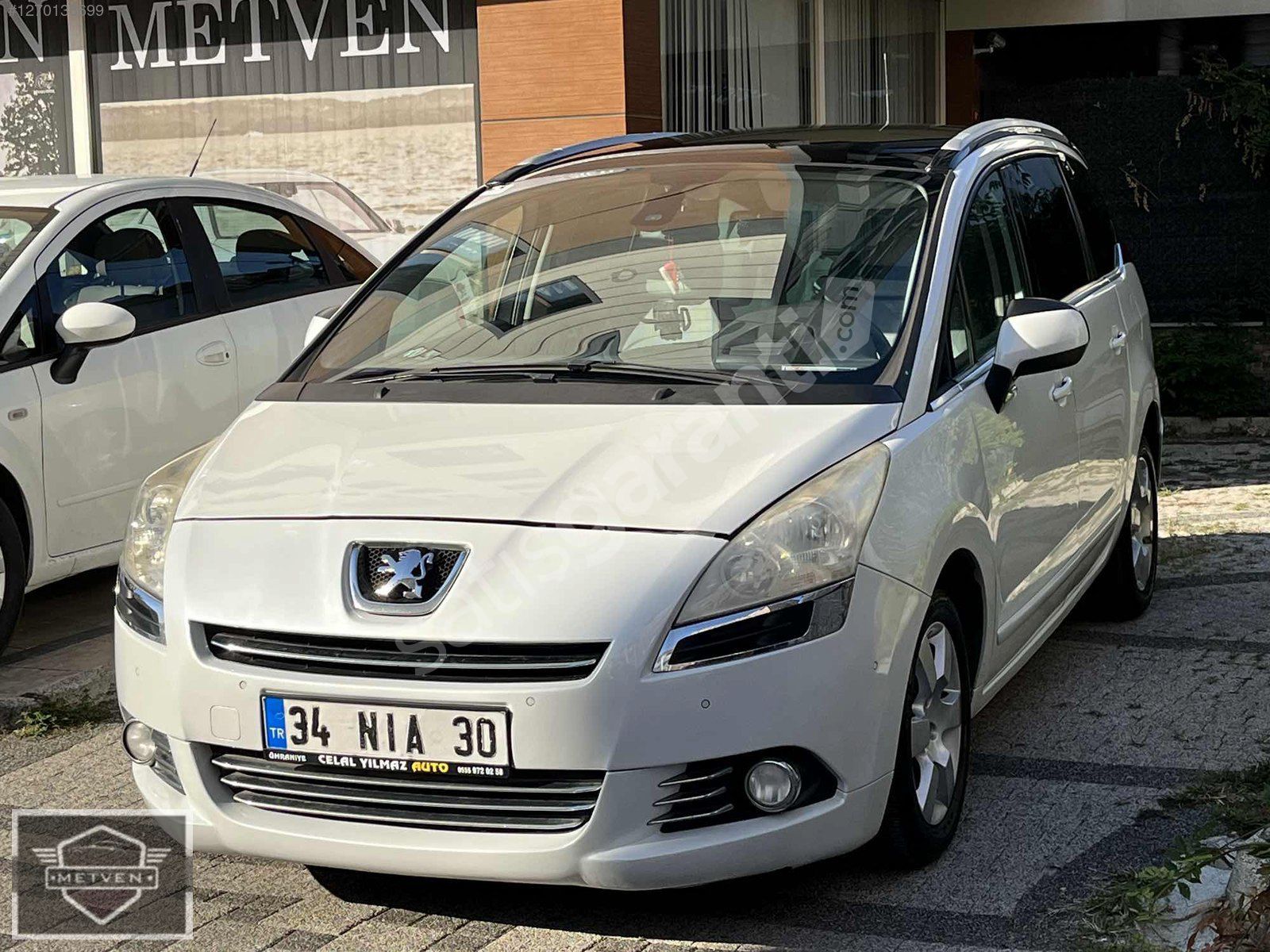 METVEN'DEN 2012 PEUGEOUT 5008 CAM TAVAN DİZEL OTOMATİK CAM TAVAN