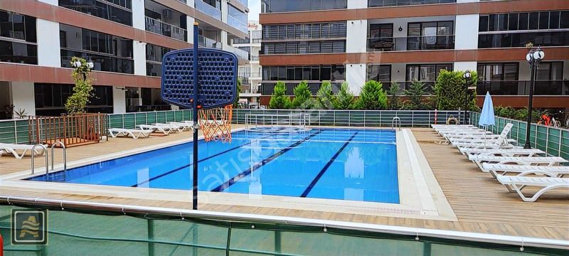 HAVUZLU SİTE DE, DENİZE YAKIN, SATILIK 1+1 KULLANIŞLI DAİRE