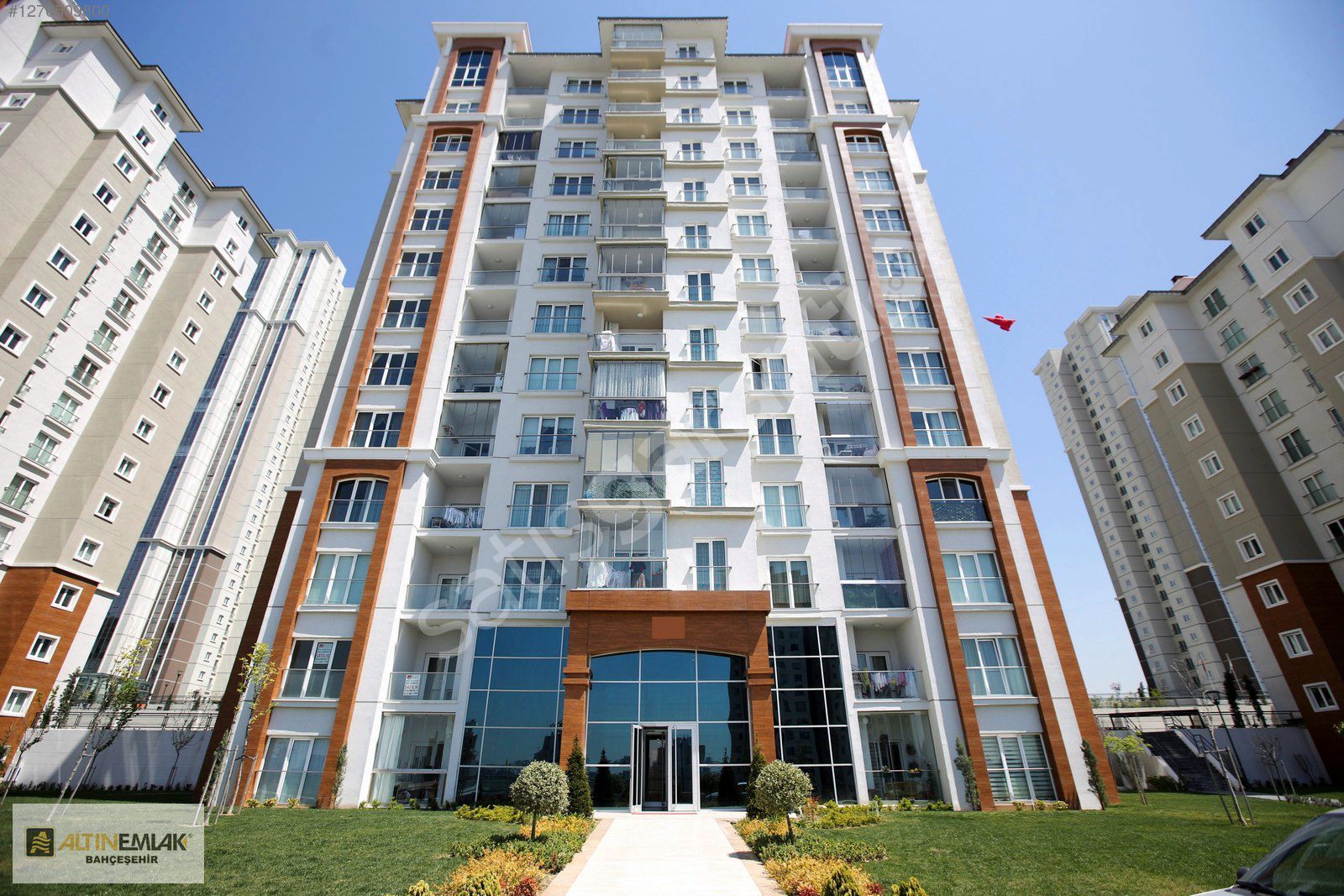 BAHÇEŞEHİR VADİTEPE 2+1 BOŞ KISA KATLI SATILIK