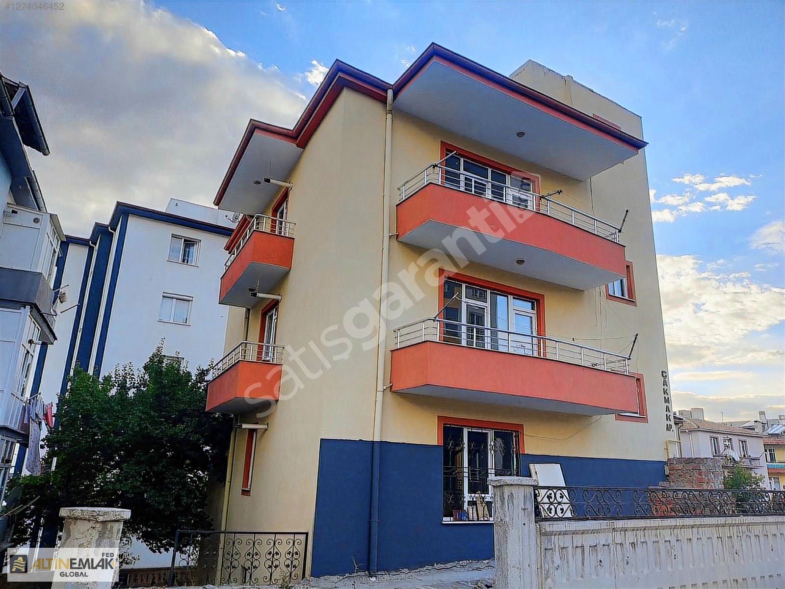 ERKİLET GENERAL EMİR DE SATILIK 3 KATLI AİLE APARTMANI
