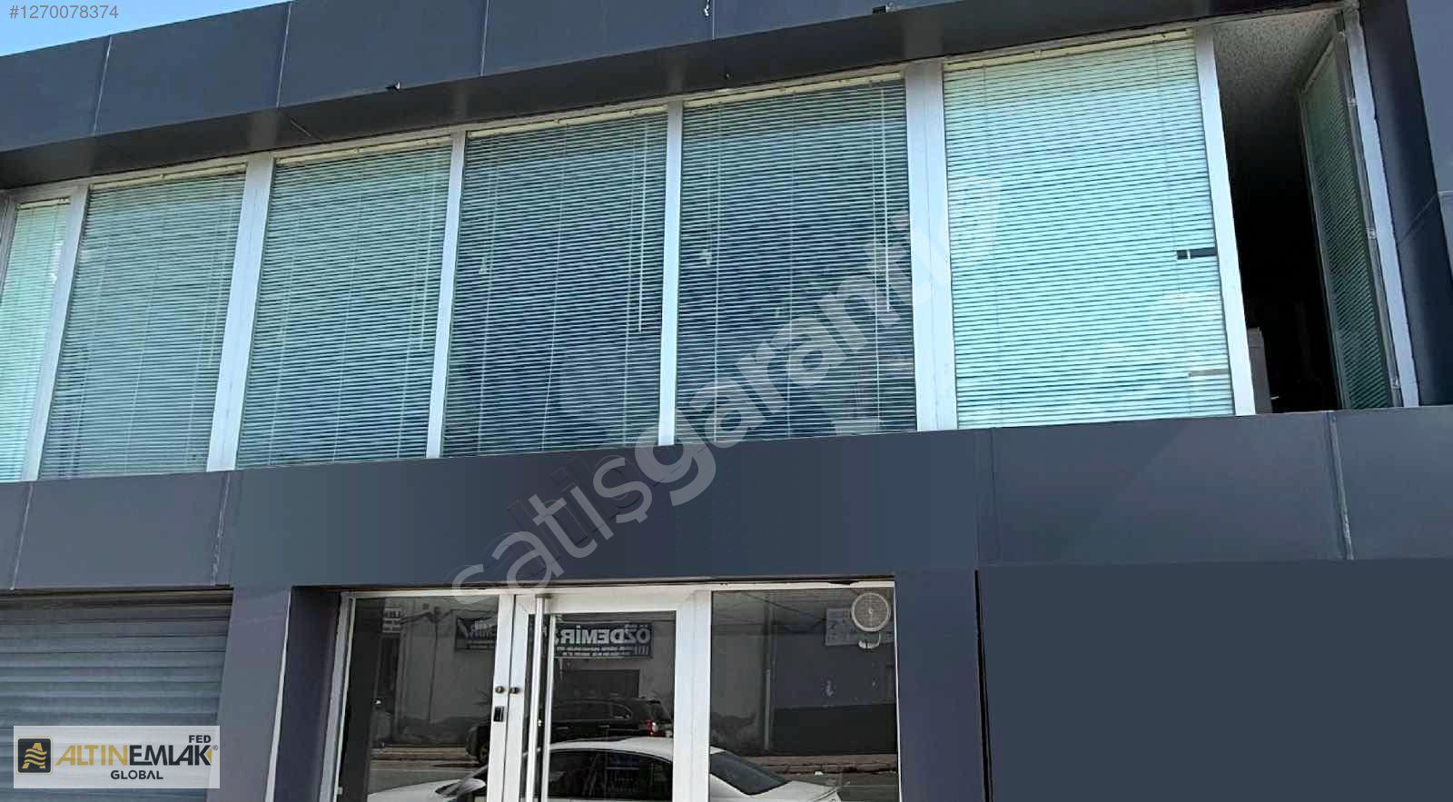 FED GLOBAL / AĞAÇ İŞLERİNDE İÇİ YAPILI SATILIK DÜKKAN