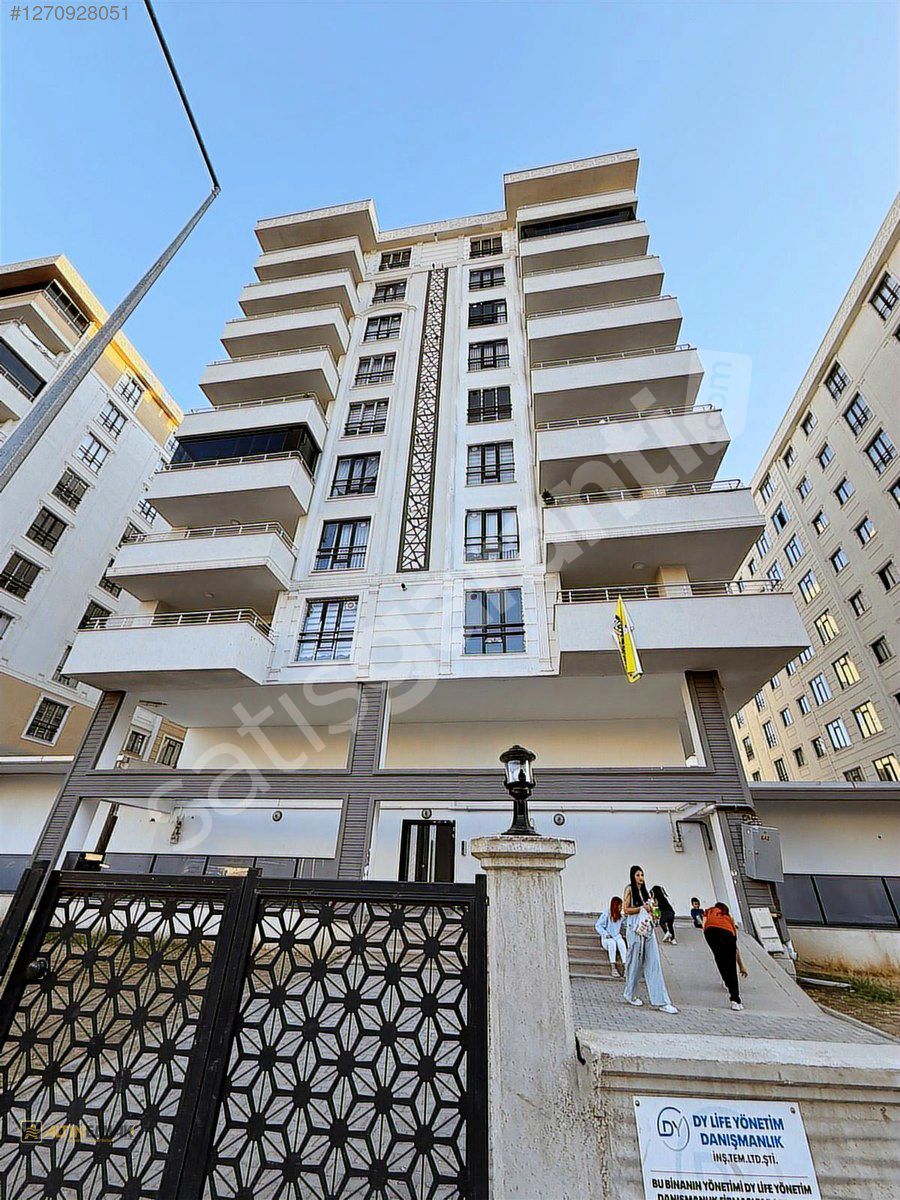 ALTIN EMLAK'TAN İSKELE CADDESİNDE SATILIK 4+1 DAİRE