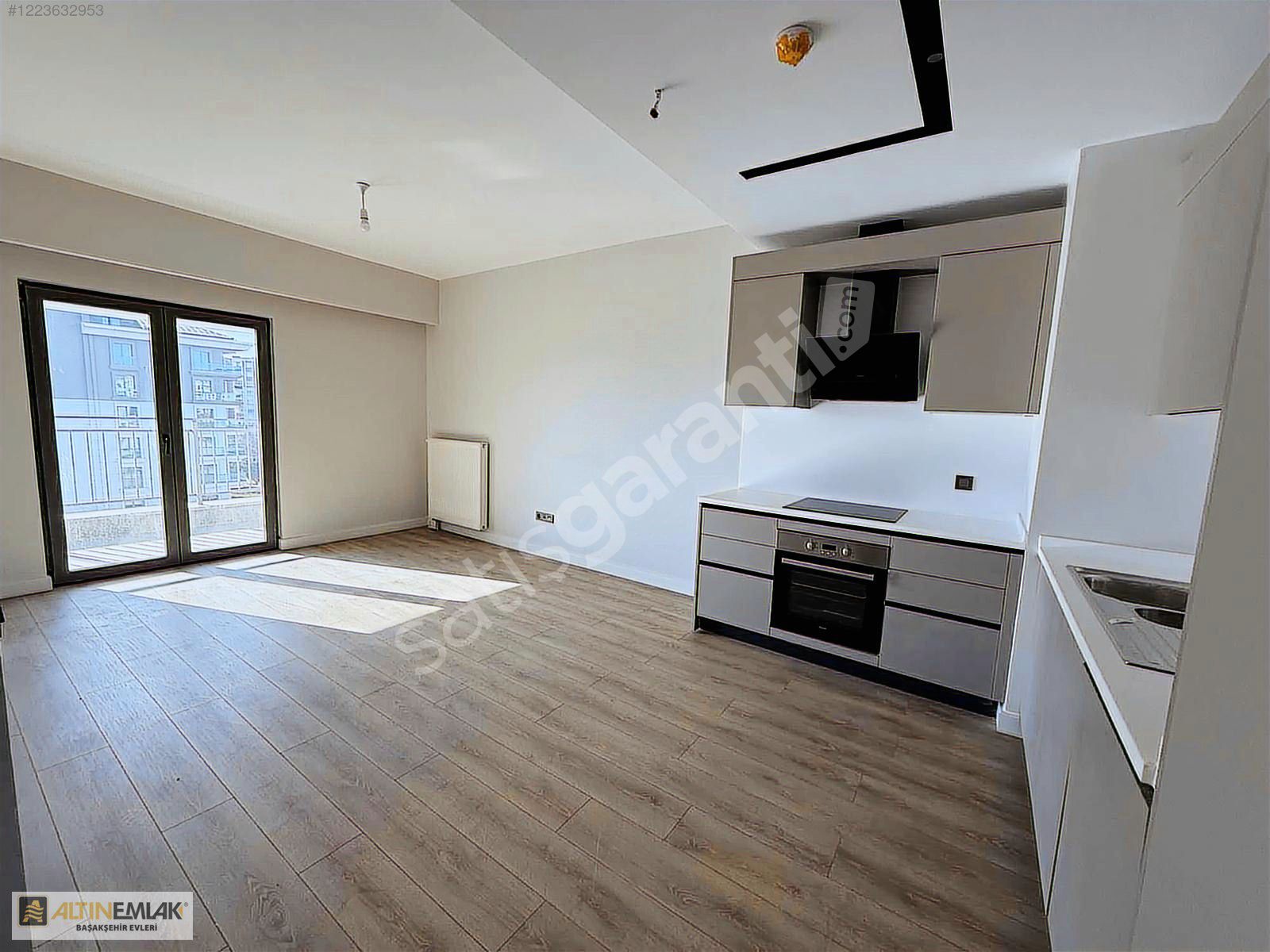 Emlak Konut Meydan Başakşehir'de 2+1 Satılık Daire