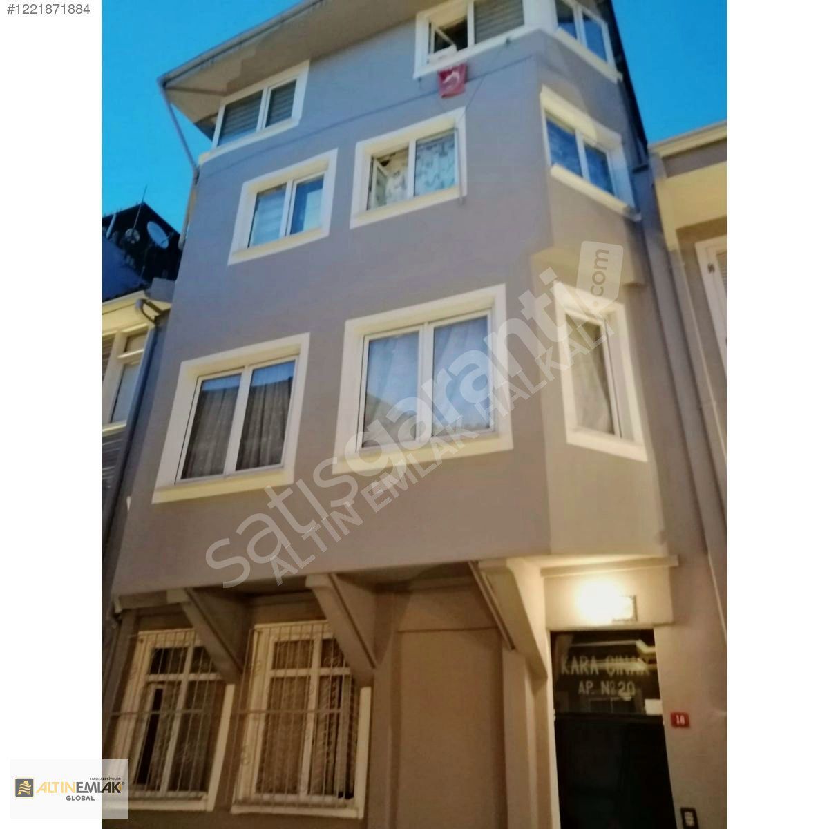 SULTANAHMET'TE SATILIK BUTİK OTELE UYGUN 4 KATLI BİNA