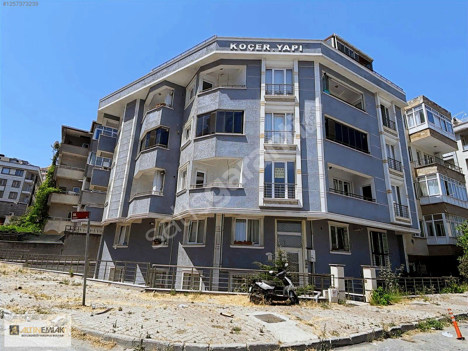 BEYLİKDÜZÜ YAKUPLU MAHALLESİ SATILIK 3+1 GENİŞ DAİRE