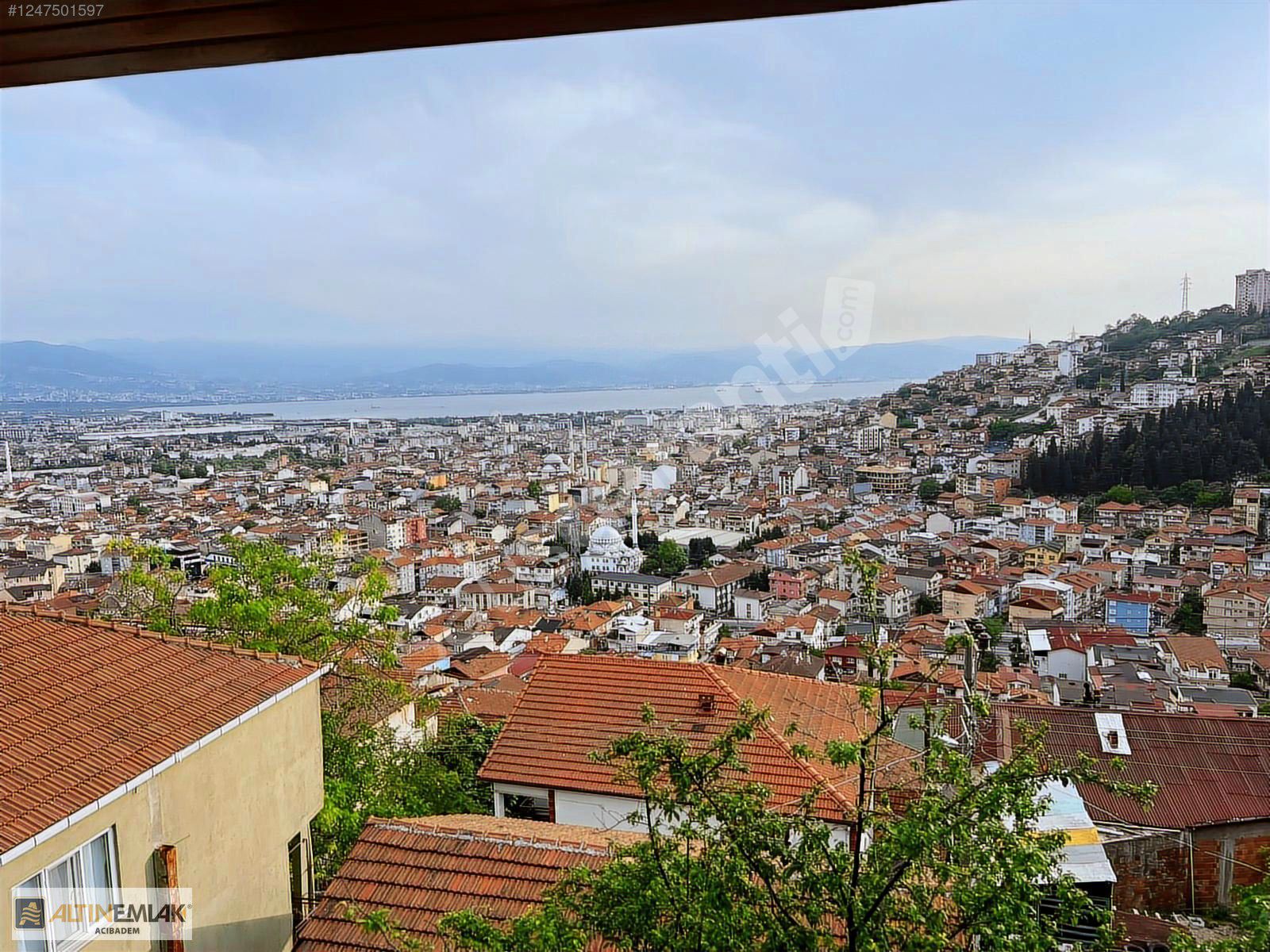 İzmit Bekirdere'de Deniz Manzaralı 3 katlı müstakil ev