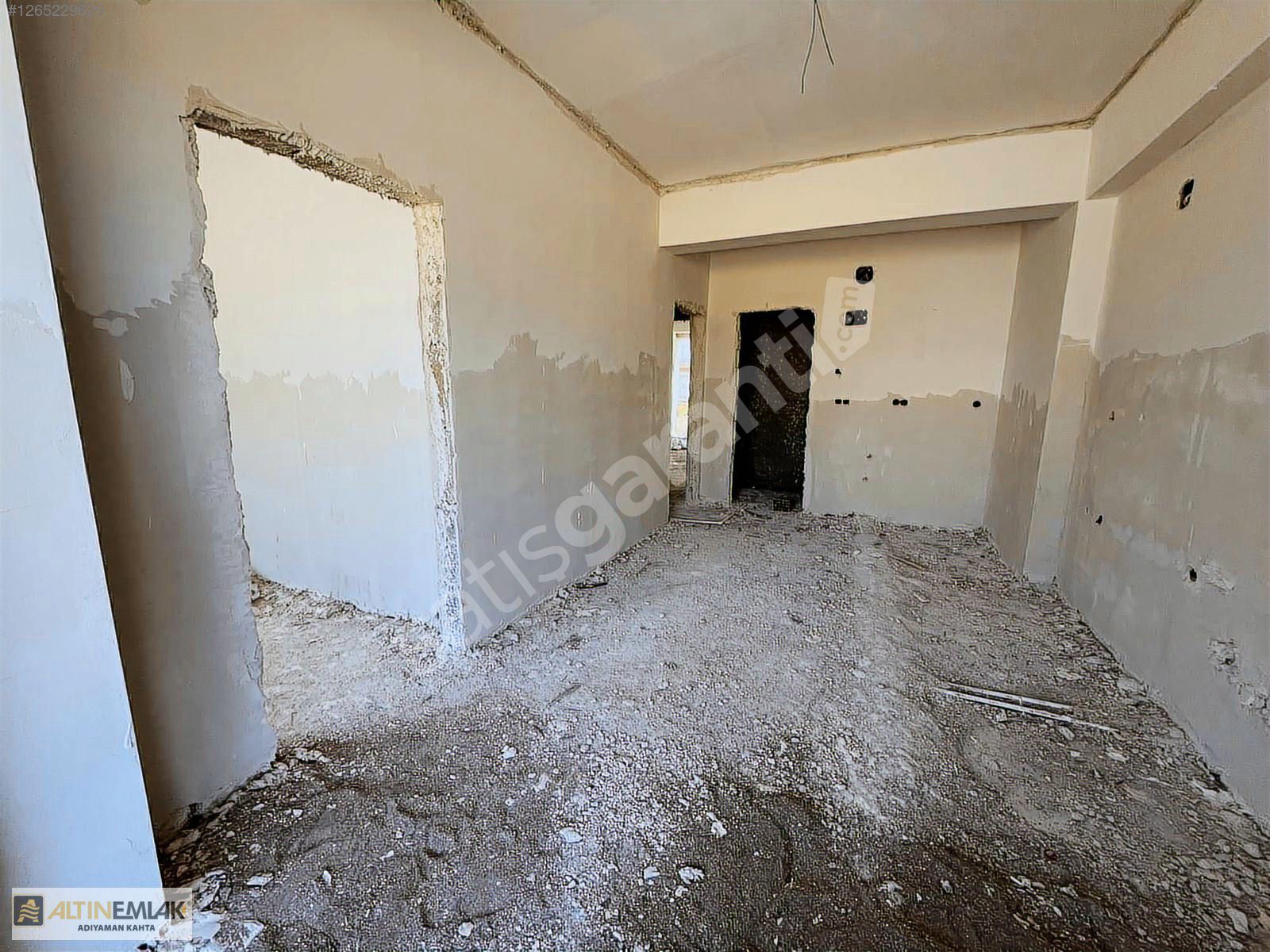 ALTIN EMLAK'TAN SATILIK HASTANE CADDESİNDE 1+1 DAİRE