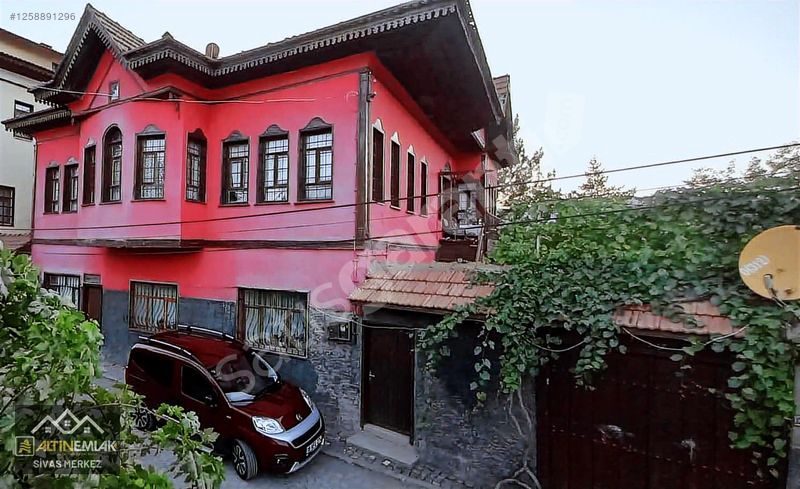 ALTIN EMLAK SATIYOR!!! DİVRİĞ'DE 120 YILLIK SATILIK TARİHİ KONAK
