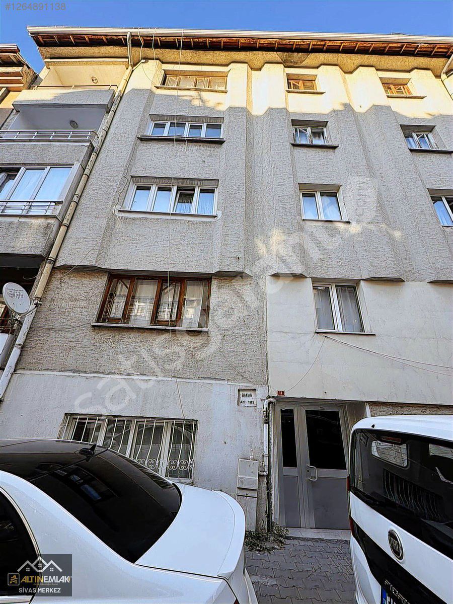 ALTIN EMLAK SATIYOORR!ÇARŞI MERKEZ'DE 2+1 FUL YAPILI DAİRE