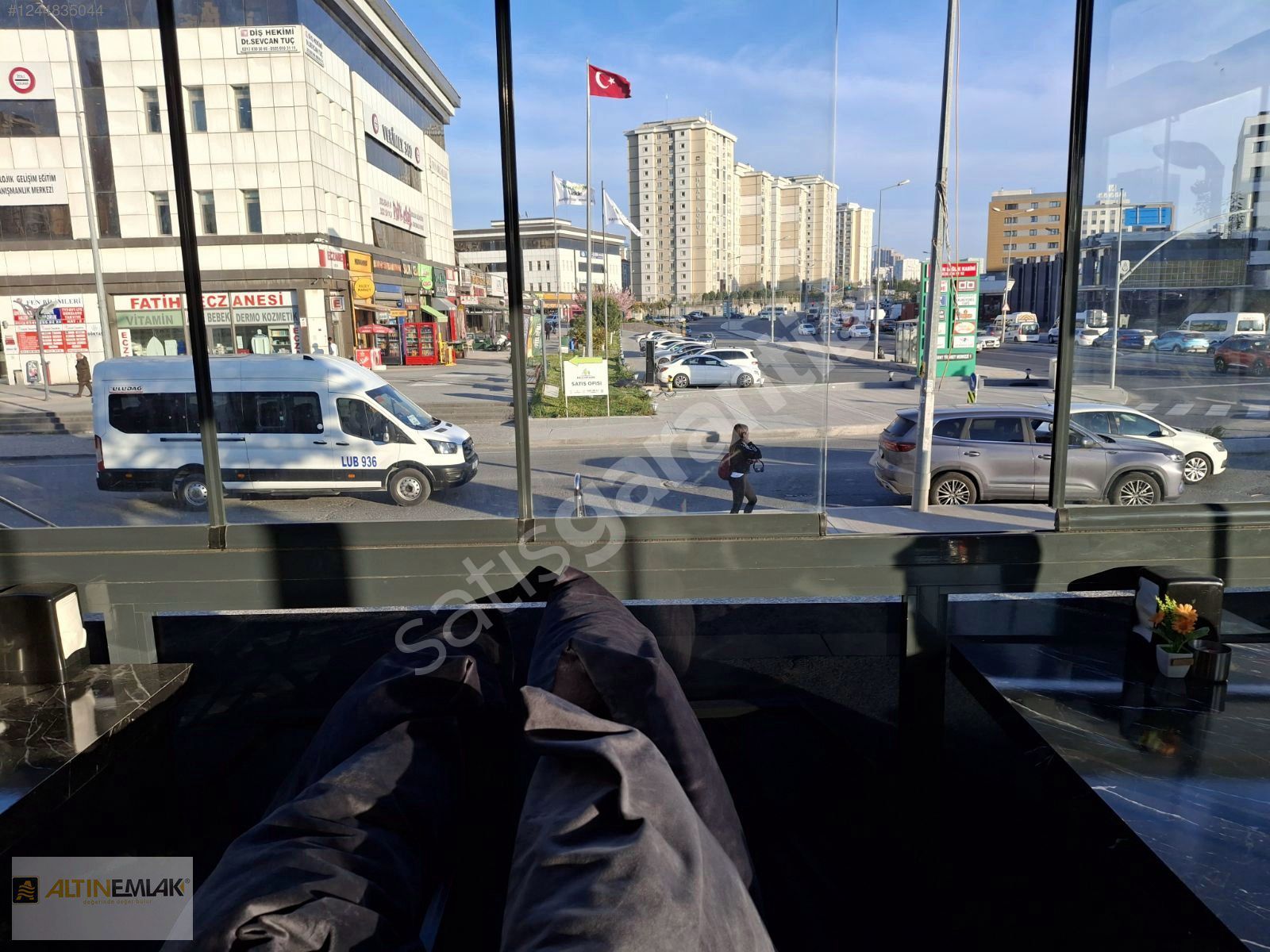 BAHÇEŞEHİR BAHÇEKENT ANA CADDE ÜZERİ KİRALIK KÖŞE DÜKKAN