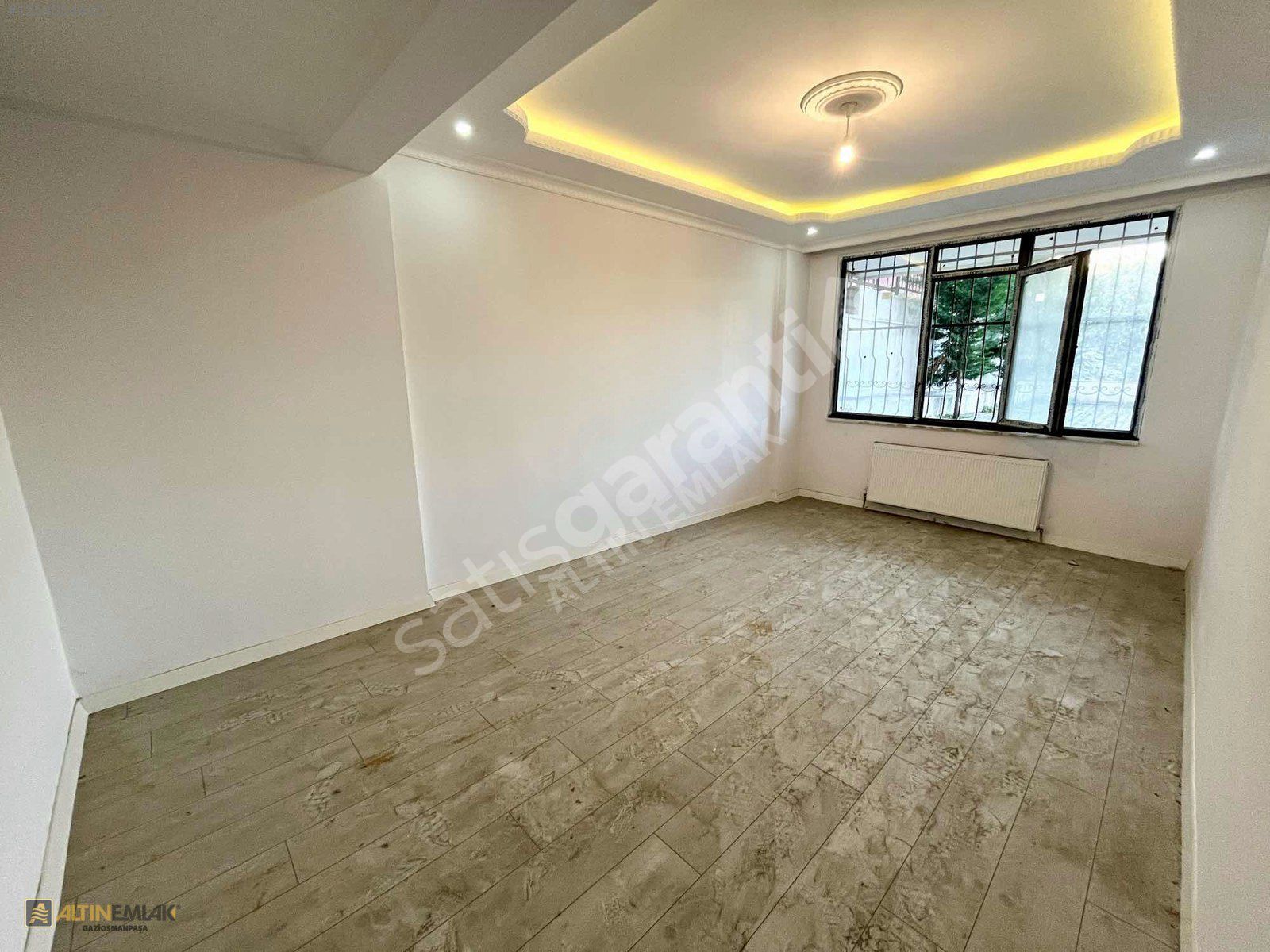 Bağlarbaşı Caddesi Üzerinde Satılık 3+1 130m2 Giriş Kat Daire