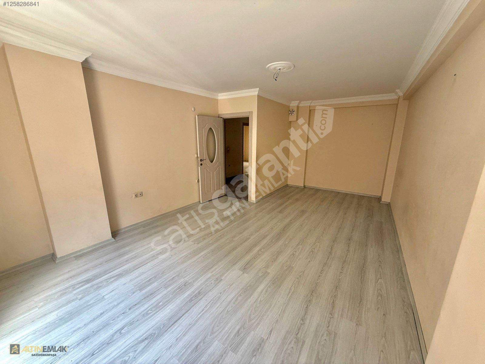 Gaziosmanpaşa Merkezde, Volkan Sokakta BOŞ Satılık 2+1 Daire