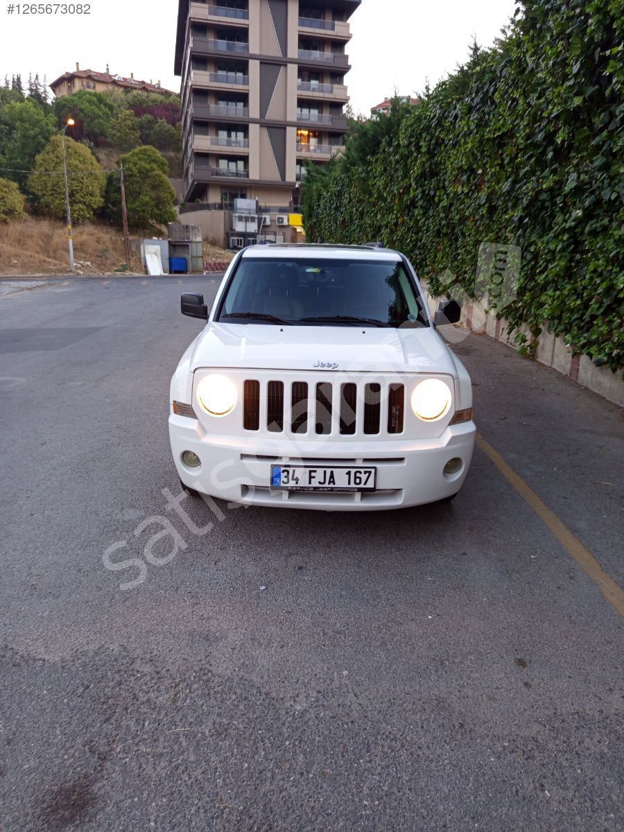 **ÇEKİ DEMİRLİ- BAKIMLI JEEP**