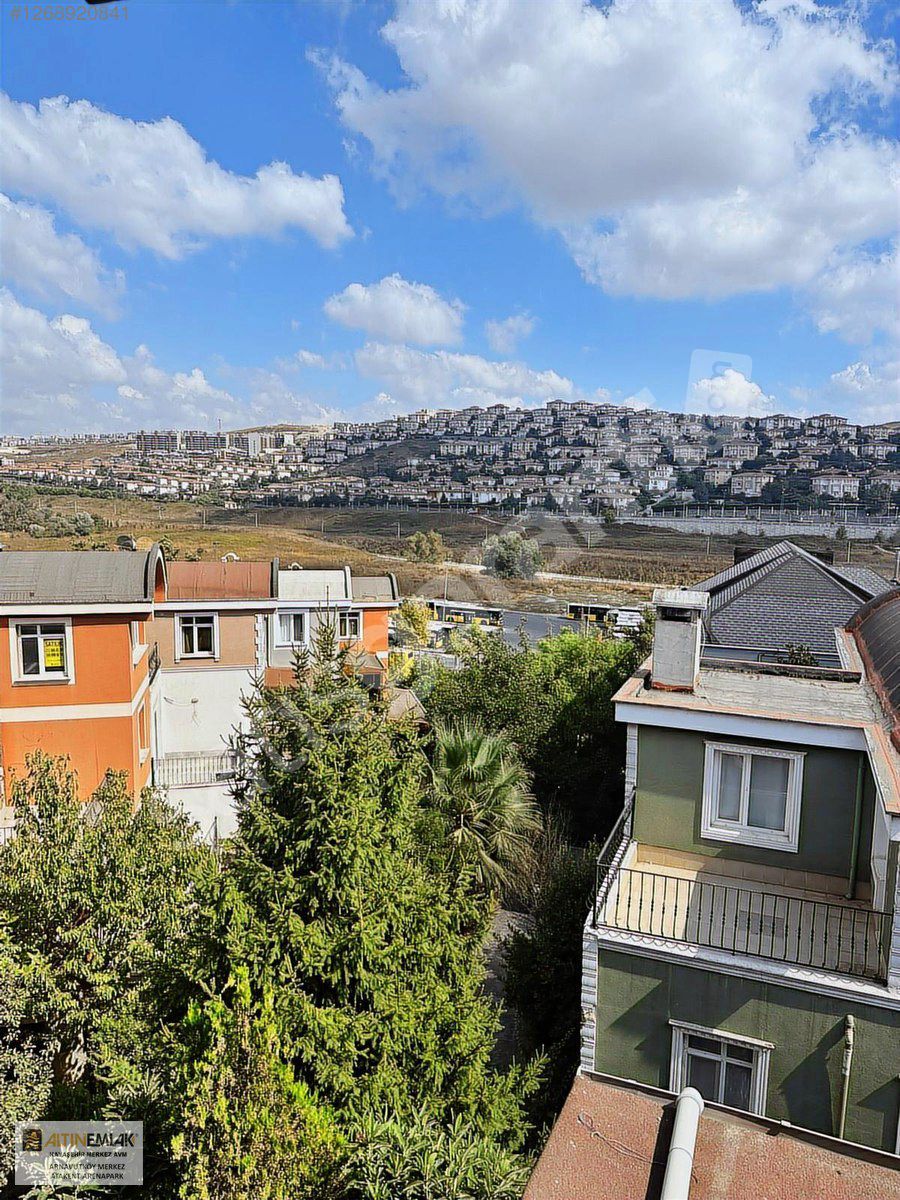 Bahçeşehir2-kısım 4 katlı 365m2 BOŞ satılık villa