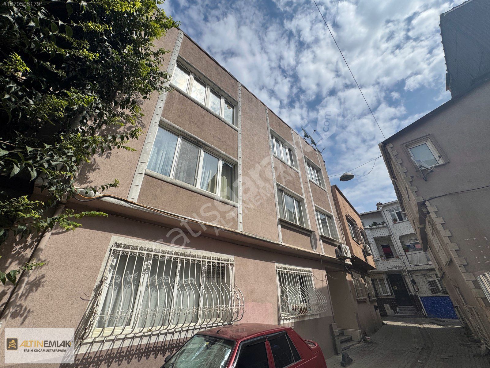 Altıemlaktan Cerrahpaşada 3+1 Balkonlu Kiralık Daire