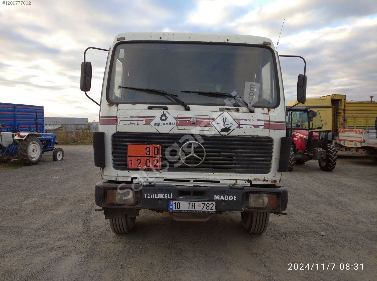 AKÇA OTOMOTİV MERCEDES 2517 ÇIKMA YAKIT TANKERİ TERTİBATLI