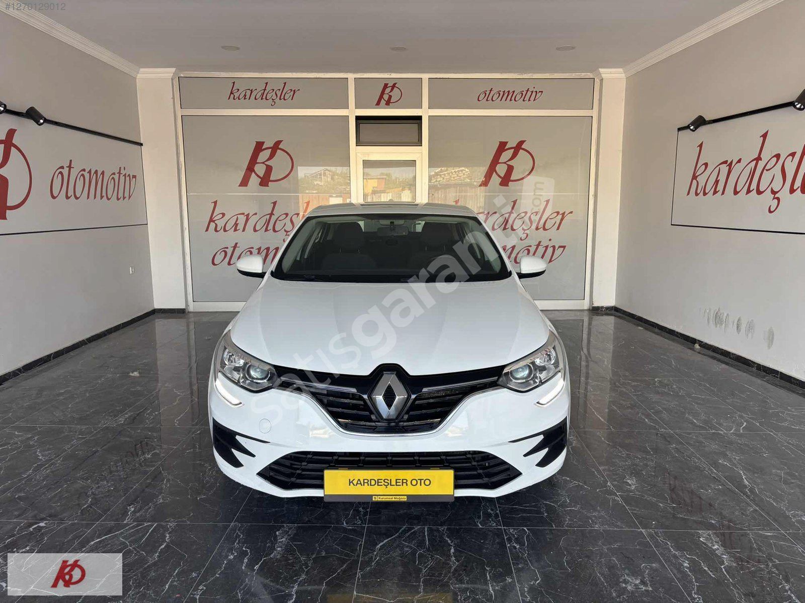 2022 Megane Sedan 1.3 TCe Joy EDC 140 HP