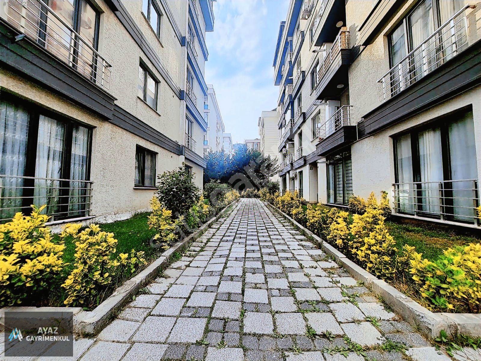 BEYLİKDÜZÜ KAVAKLI MAHALLESİNDE BUTİK SİTE İÇERİSİNDE 2+1 DAİRE