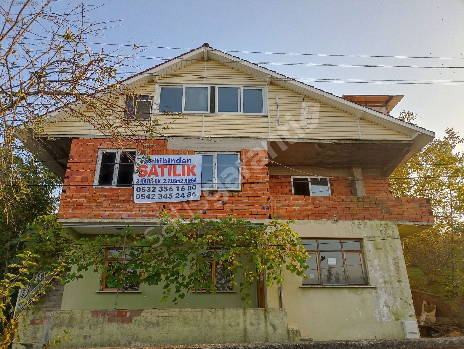 SATILIK 2716 M2 İÇİNDE 3 KATLI MÜSTAKİL EV