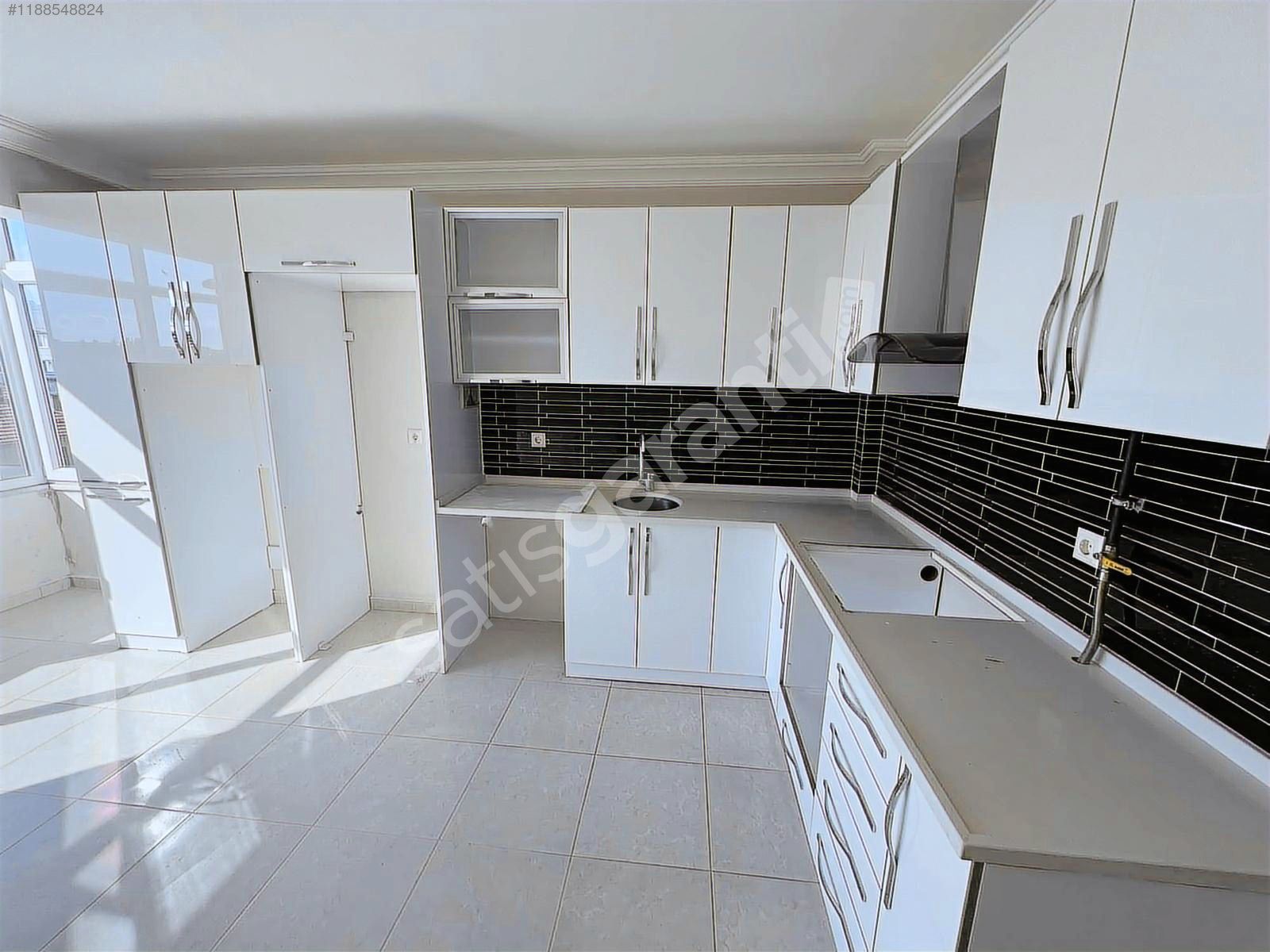 YENİ MAHALLE MERKEZDE 157 m2 (3+1 DAİRE)(TAKASLI)