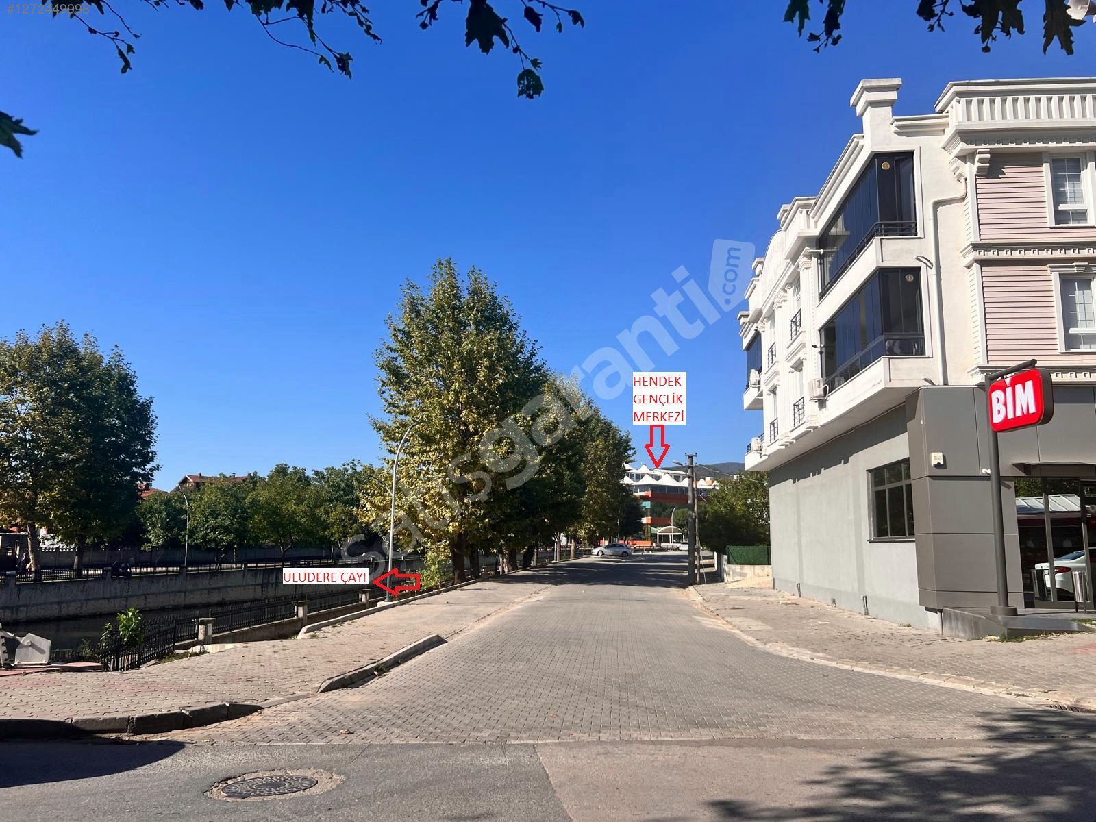 HENDEK GEÇLİK MERKEZİNE YAKIN ÇAY KENARINDA HARİKA KONUMDA 1+1