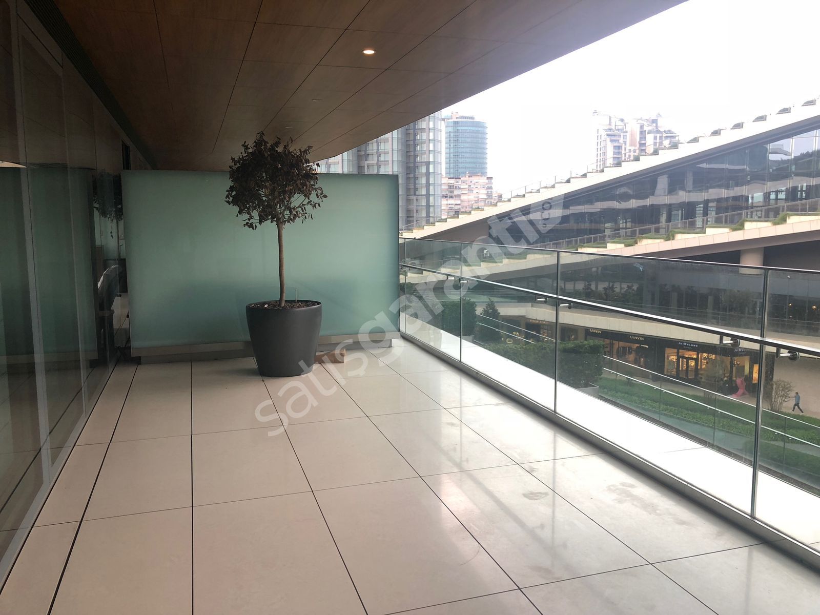 VERSATIE ' DEN ZORLU CENTER 'DA TEK YETKILI ICE BAKAN 180 M2