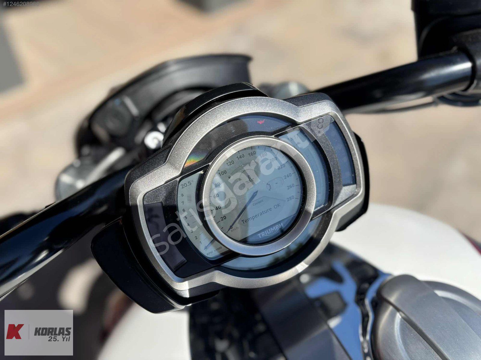 TRIUMPH ROCKET 3 R EVEL KNIEVEL 500/297