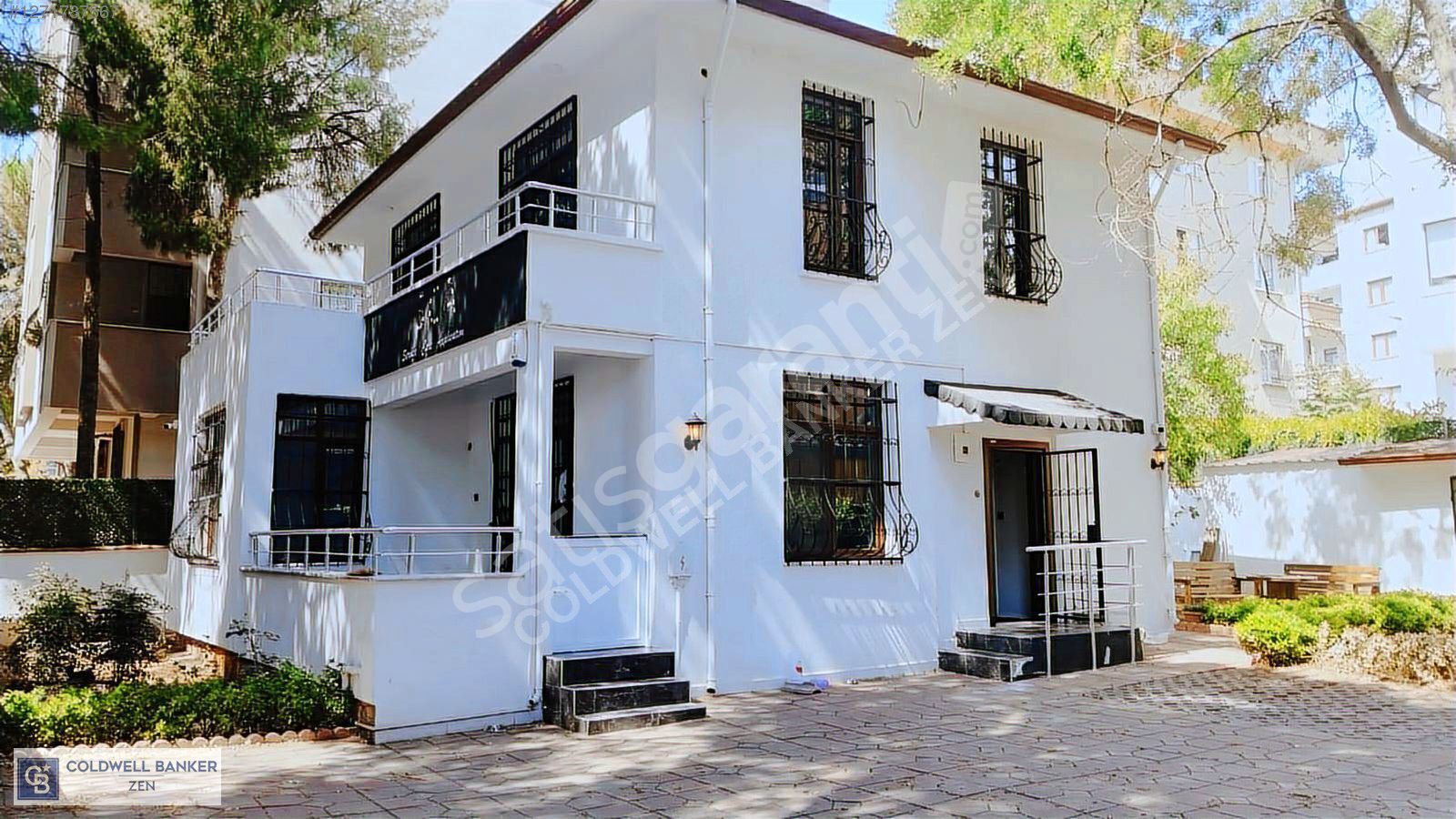 PENDİK GÜZELYALI'DA GENİŞ BAHÇE KULLANIMLI MÜSTAKİL VİLLA