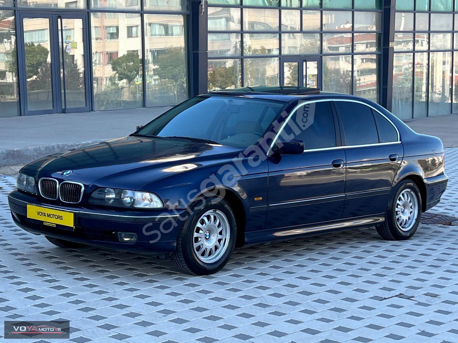 1998 MODEL SUNROOFLU DEĞİŞENSİZ OTOMATİK KOLTUK SISITMALI 520İ