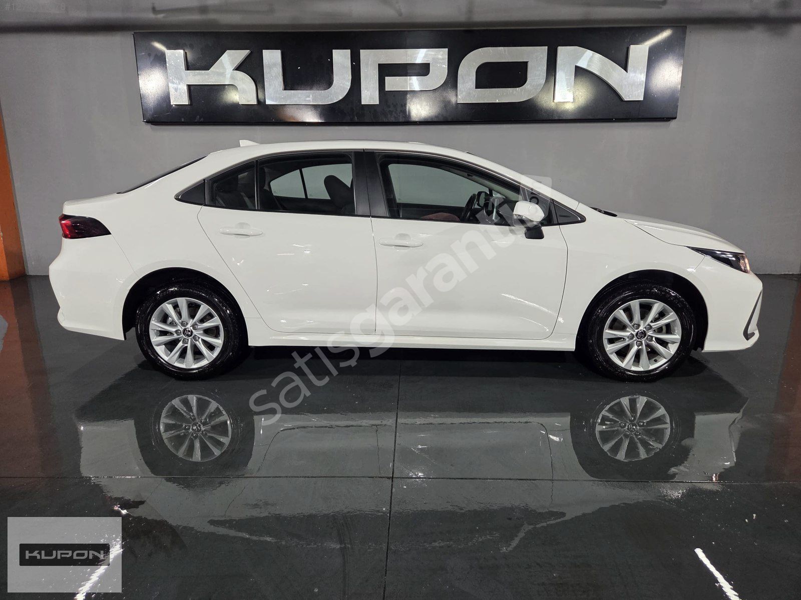 2024 TOYOTA COROLLA 1.8 HYBRID HATASIZ SRVS BAKIMLI %20 KDV