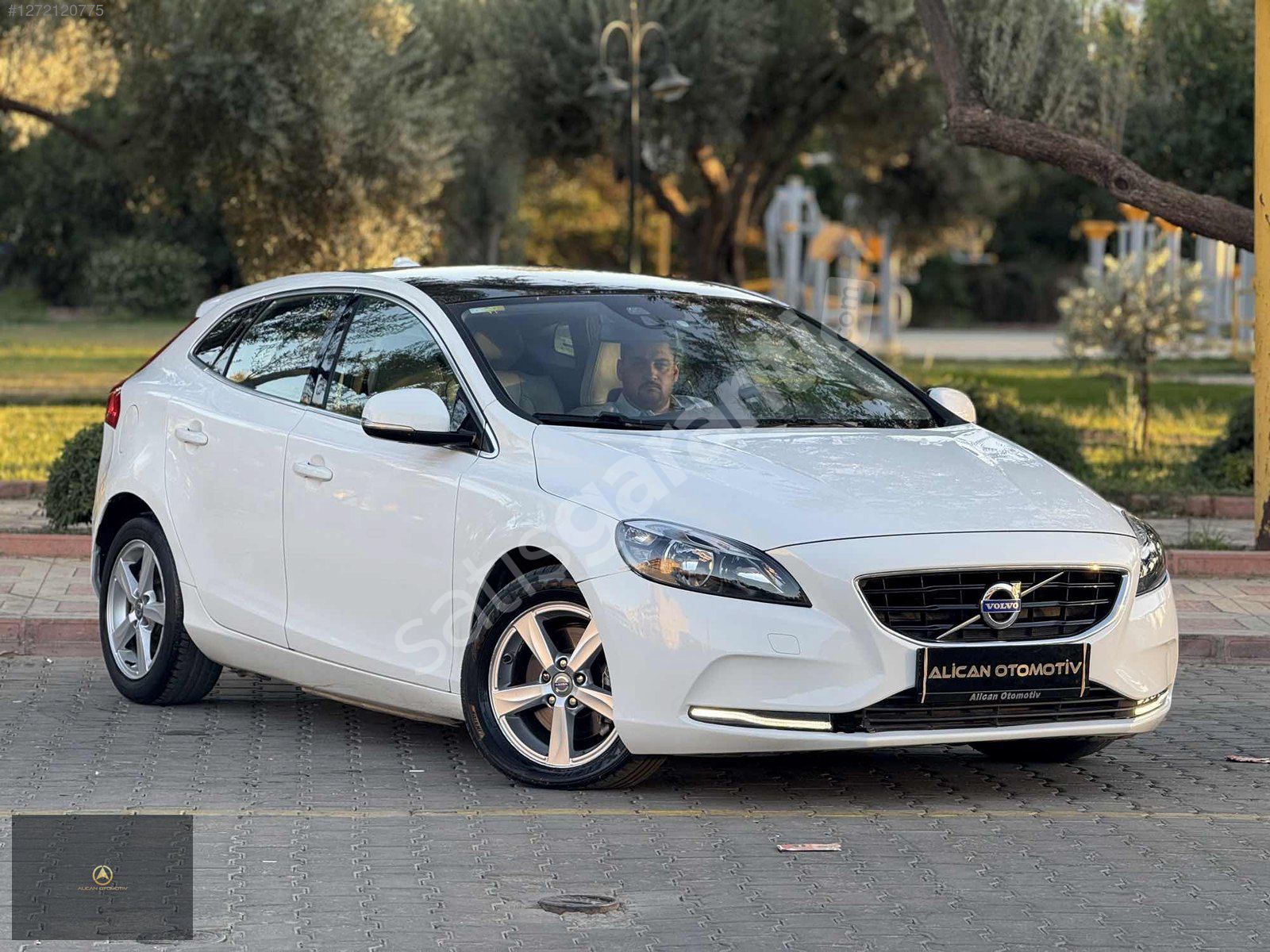 ALİCAN OTOMOTİV DEN VOLVO V40 CAM TAVAN HAYALET EKRAN FULL