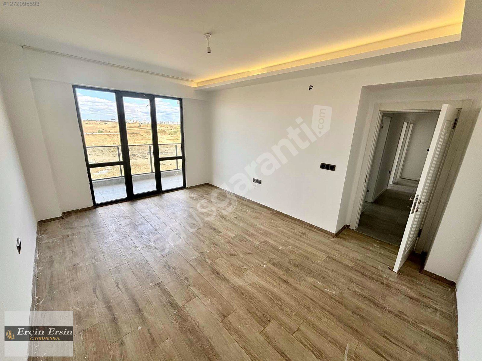 YÜZME HAVUZLU LÜX SİTEDE 2+1 YERDEN ISITMALI SATILIK DAİRE