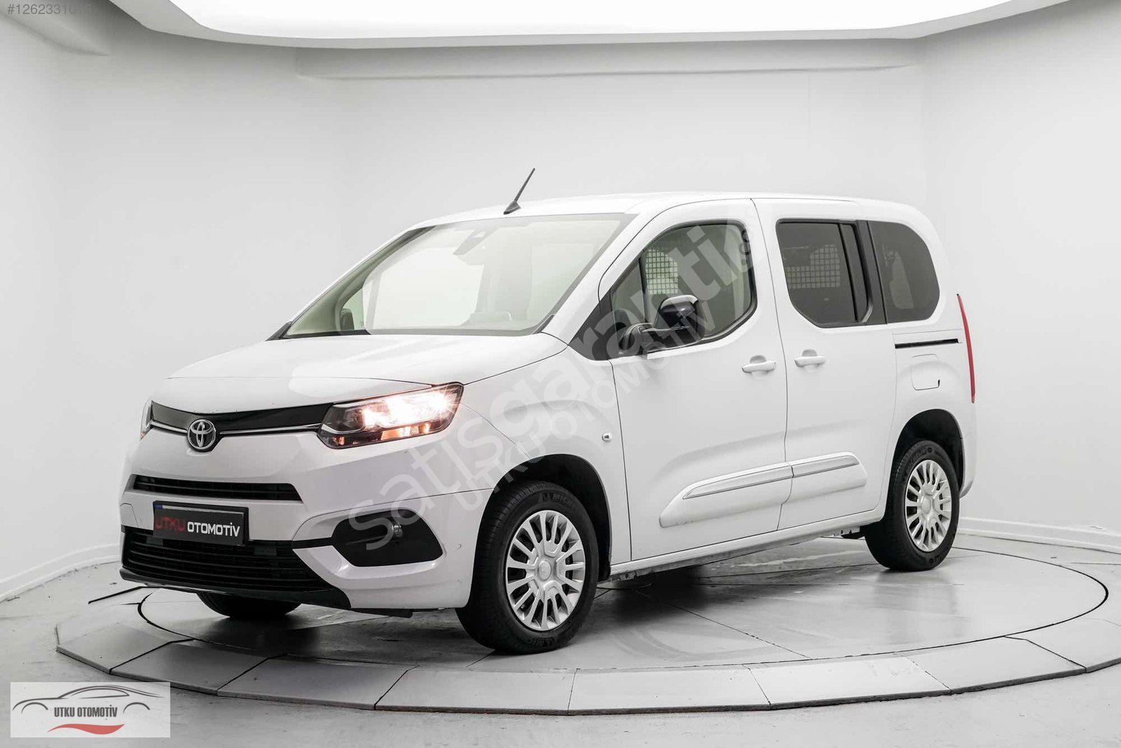 UTKU OTOMOTİVDEN 2023 MODEL HATASIZ BOYASIZ KM 100.000 OTOMATİK