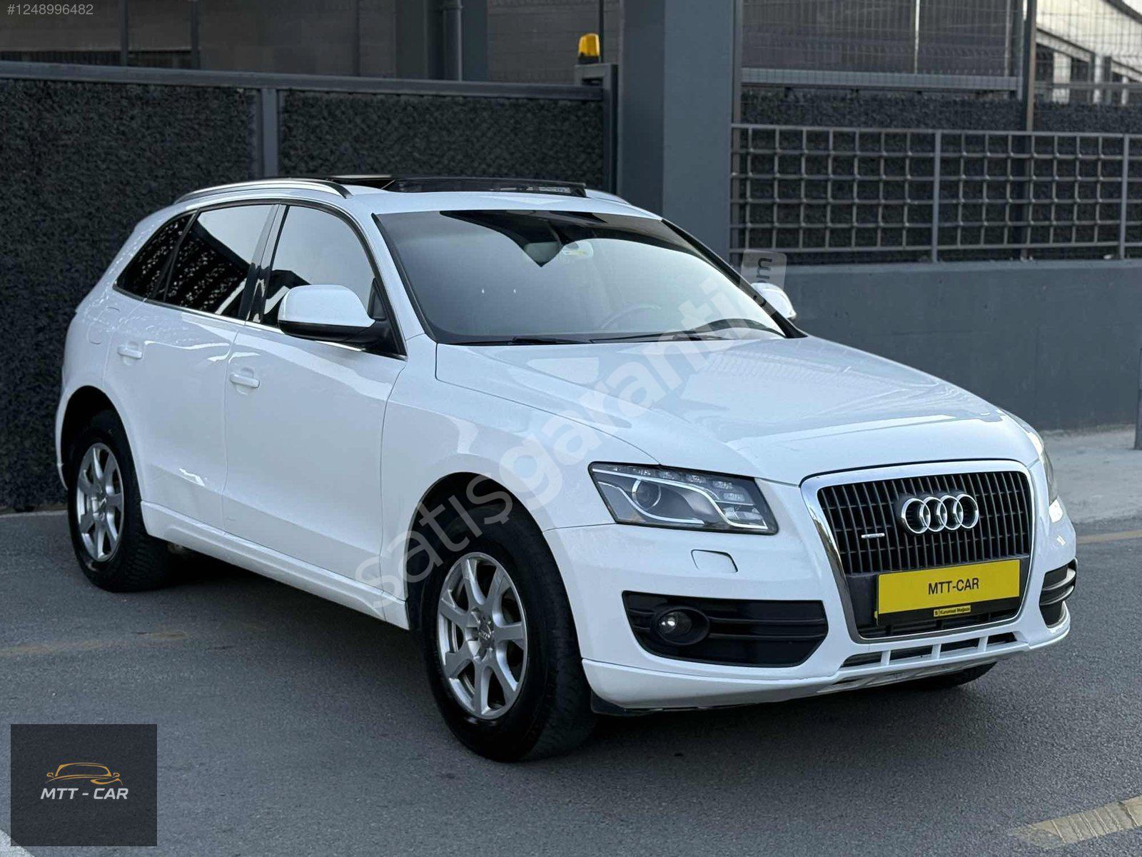 MTT-CAR'DAN TERTEMİZ CAM TAVANLI DİZEL OTOMATİK AUDİ Q5