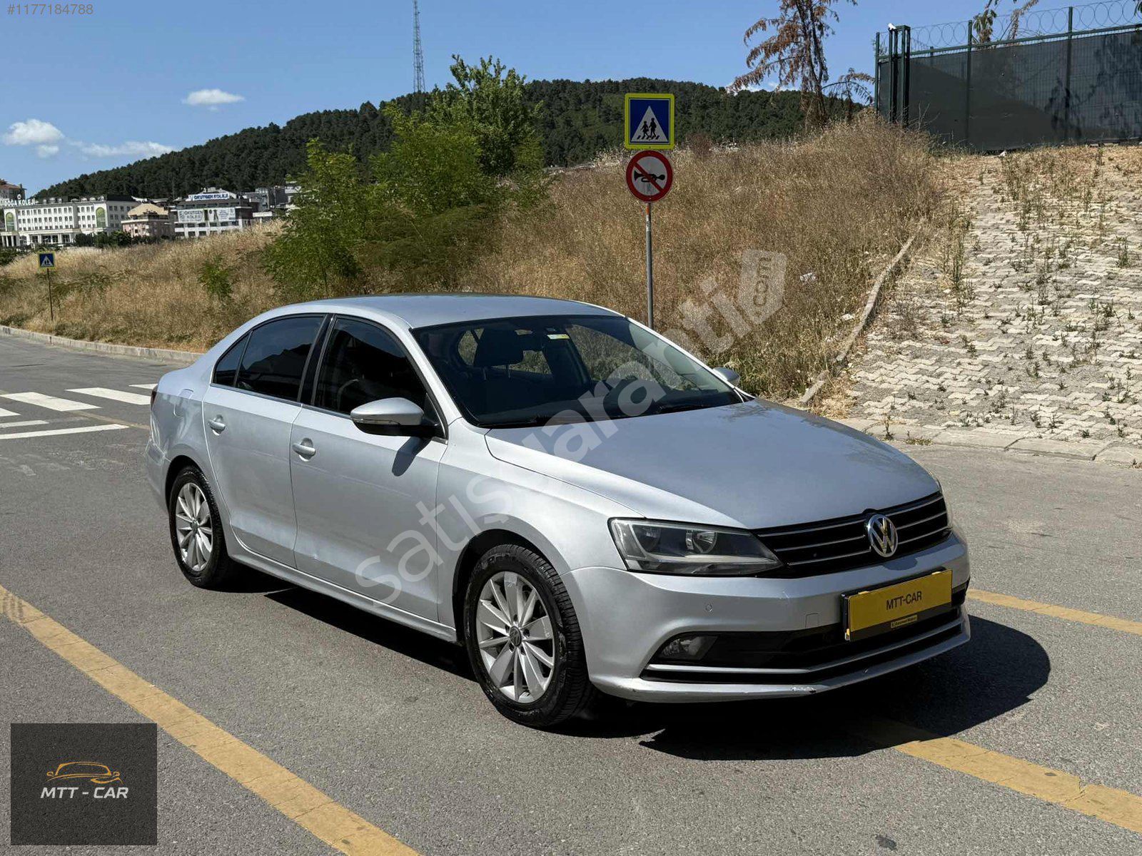 MTT-CAR'DAN TERTEMİZ OTOMATİK DÜŞÜK KM'Lİ 1.4 JETTA