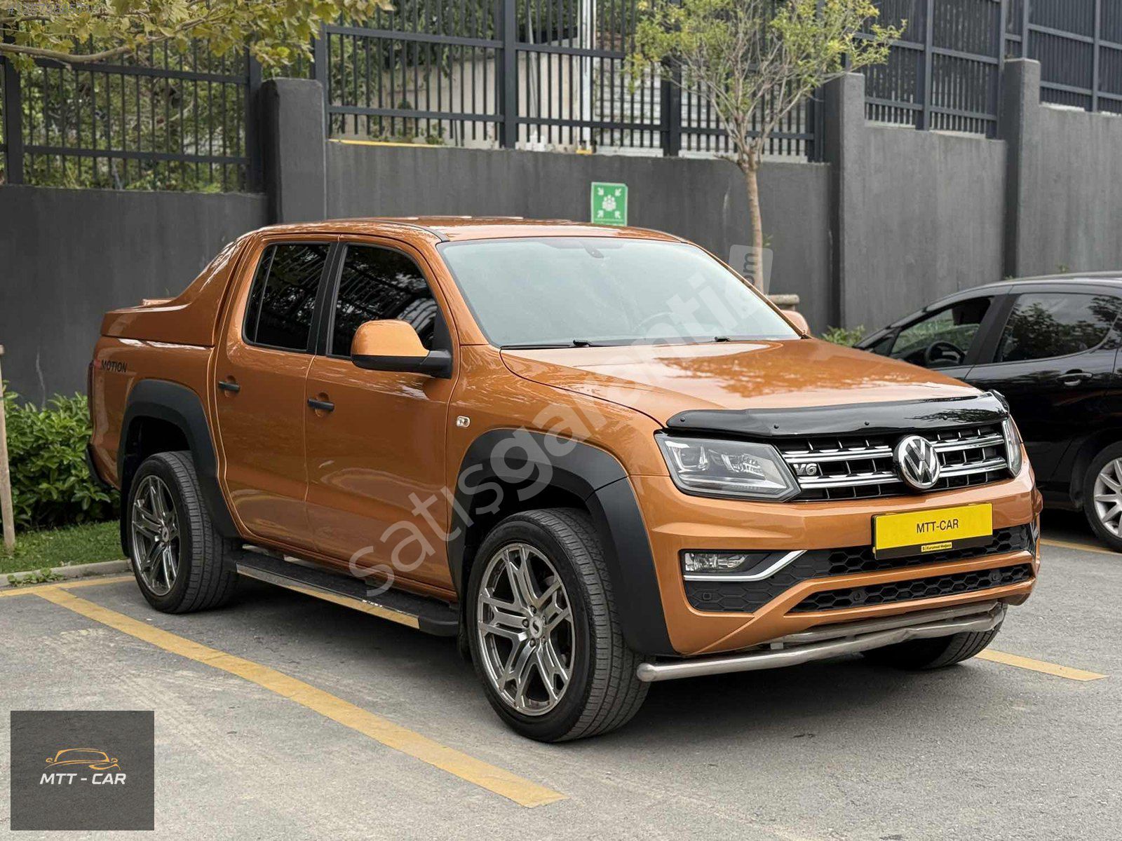 MTT-CAR'DAN TERTEMİZ BAKIMLI ÖZEL RENK AMAROK KANYON