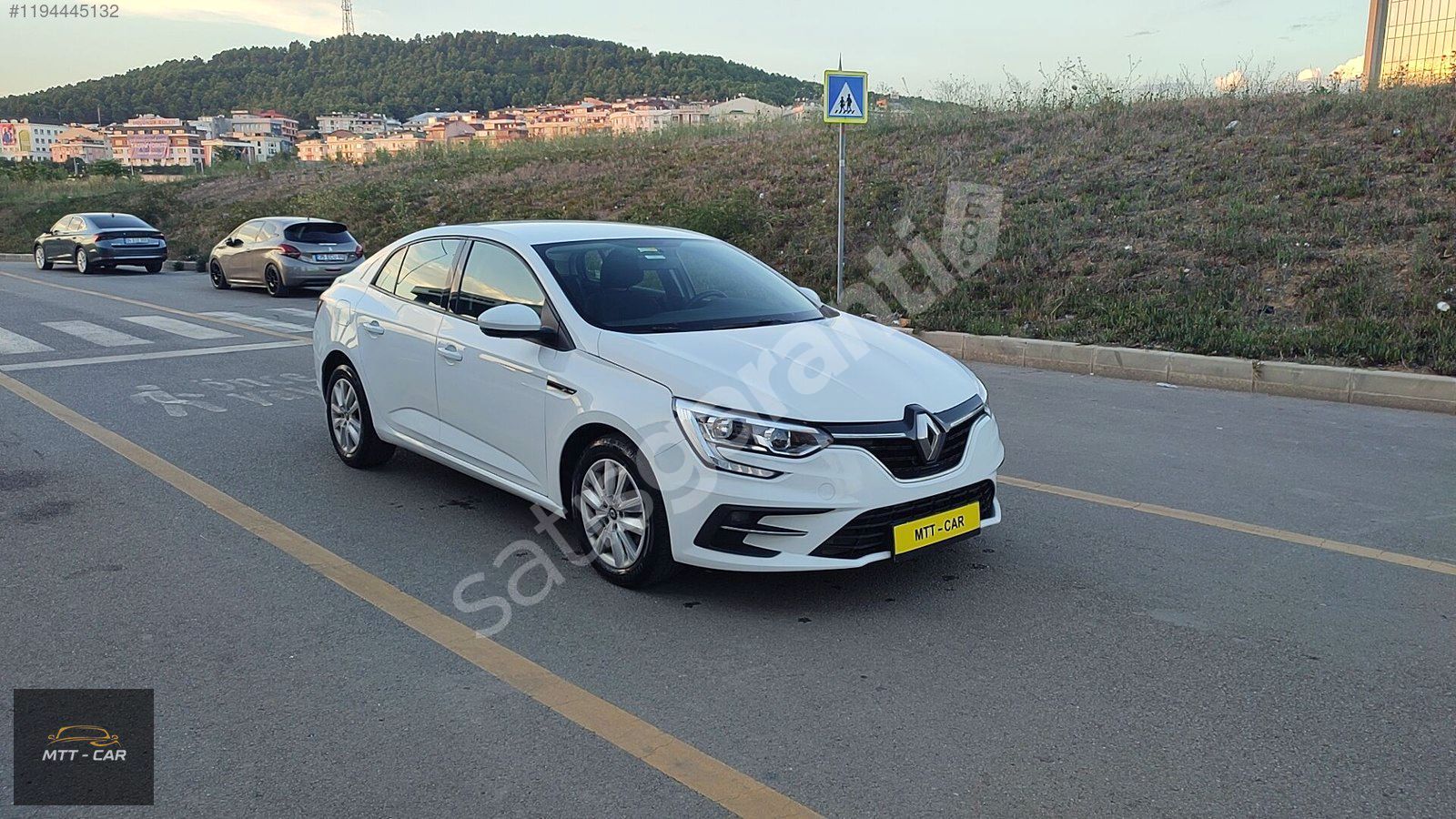 MTT-CAR'DAN TERTEMİZ BAKIMLI DÜŞÜK KM'Lİ DİZEL OTOMATİK MEGANE 4