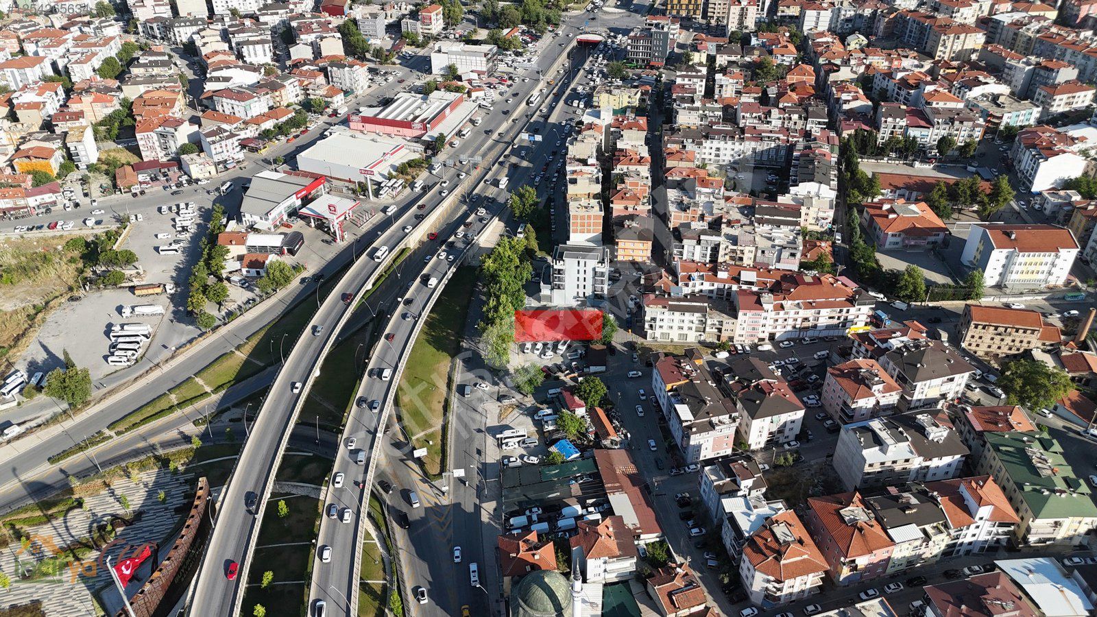 DENİZLİNİN MERKEZİ ÜÇGEN'DE 50Om2 ANAYOL CEPHELİ ARSA