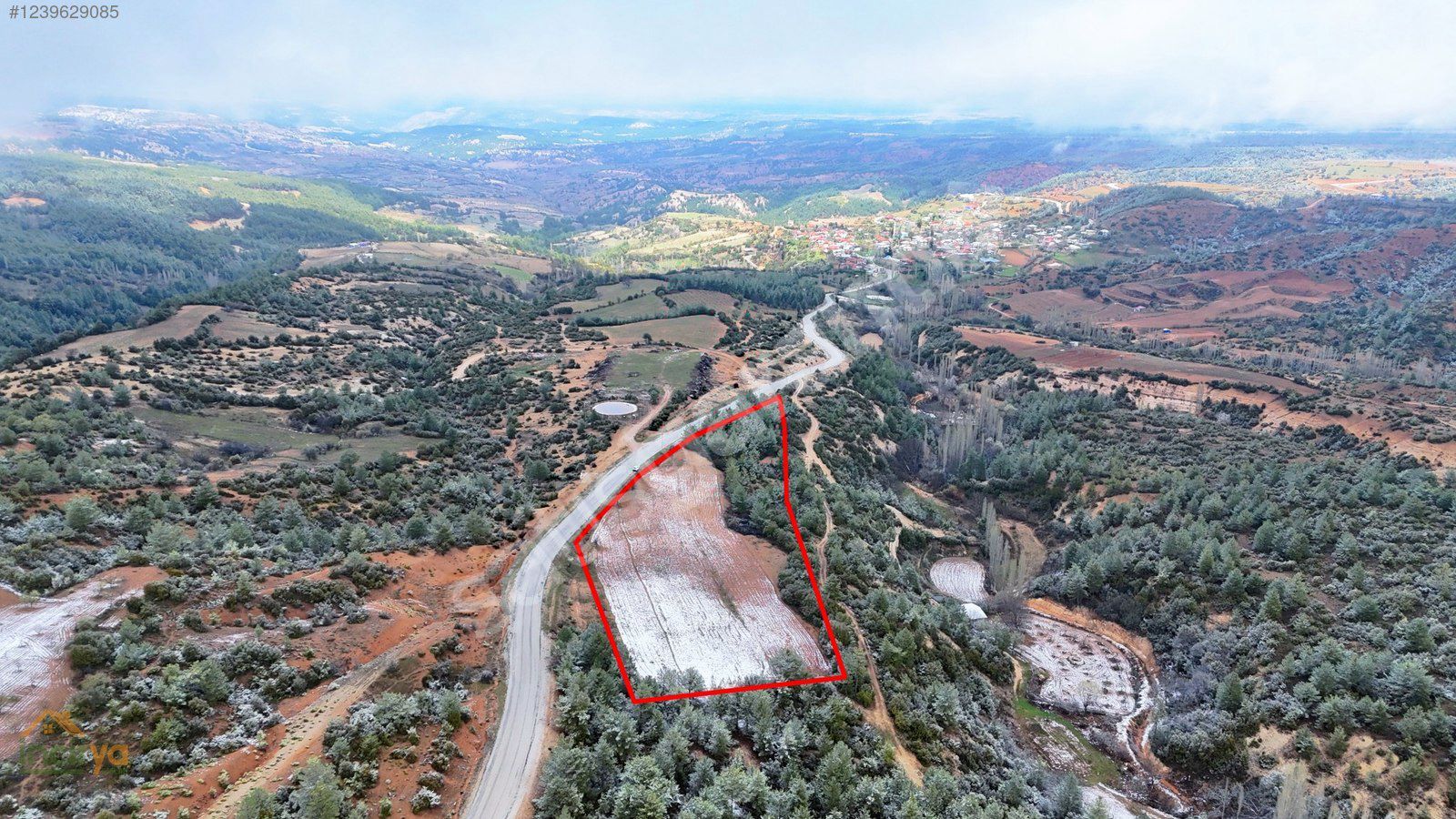 İNCİRYADAN ÇAL SAKIZCILARDA GENİŞ YOL CEPHELİ 16 DÖNÜM ARAZİ