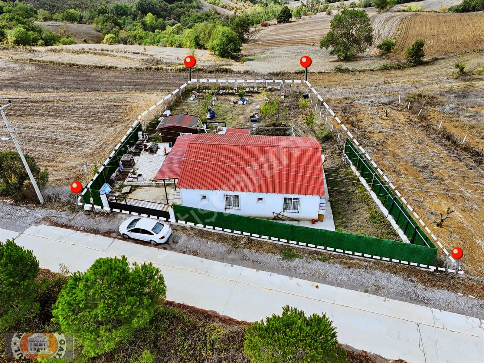 KANDIRA AHMETHACILAR KÖYÜNDE 1.090m2 ARSA VE 3+1 MÜSTAKİL EV