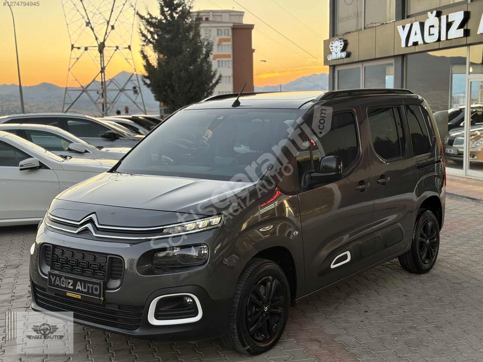 YAĞIZ AUTODAN 2023 berlingo eat8 cam tavan 39 bin km
