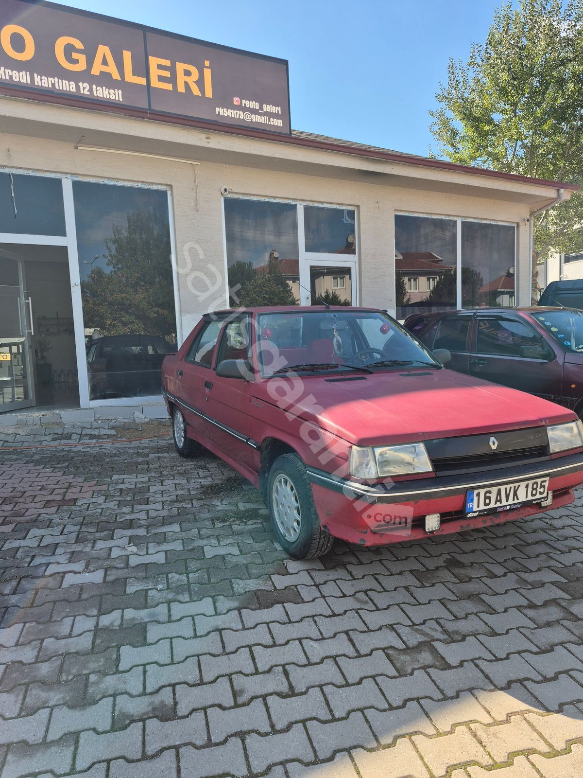 renault r9 broadway 